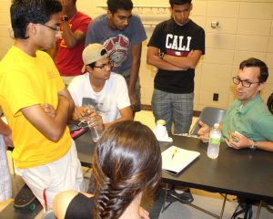 Dr. Ian Schneider of the CBE faculty talks chemical and biological engineering with the APEXe participants.