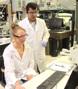 BioMaP REU participant Michelle Thayer of Grand View University confers with CBE graduate student Russell Mahmood, one of her BopMaP mentors.