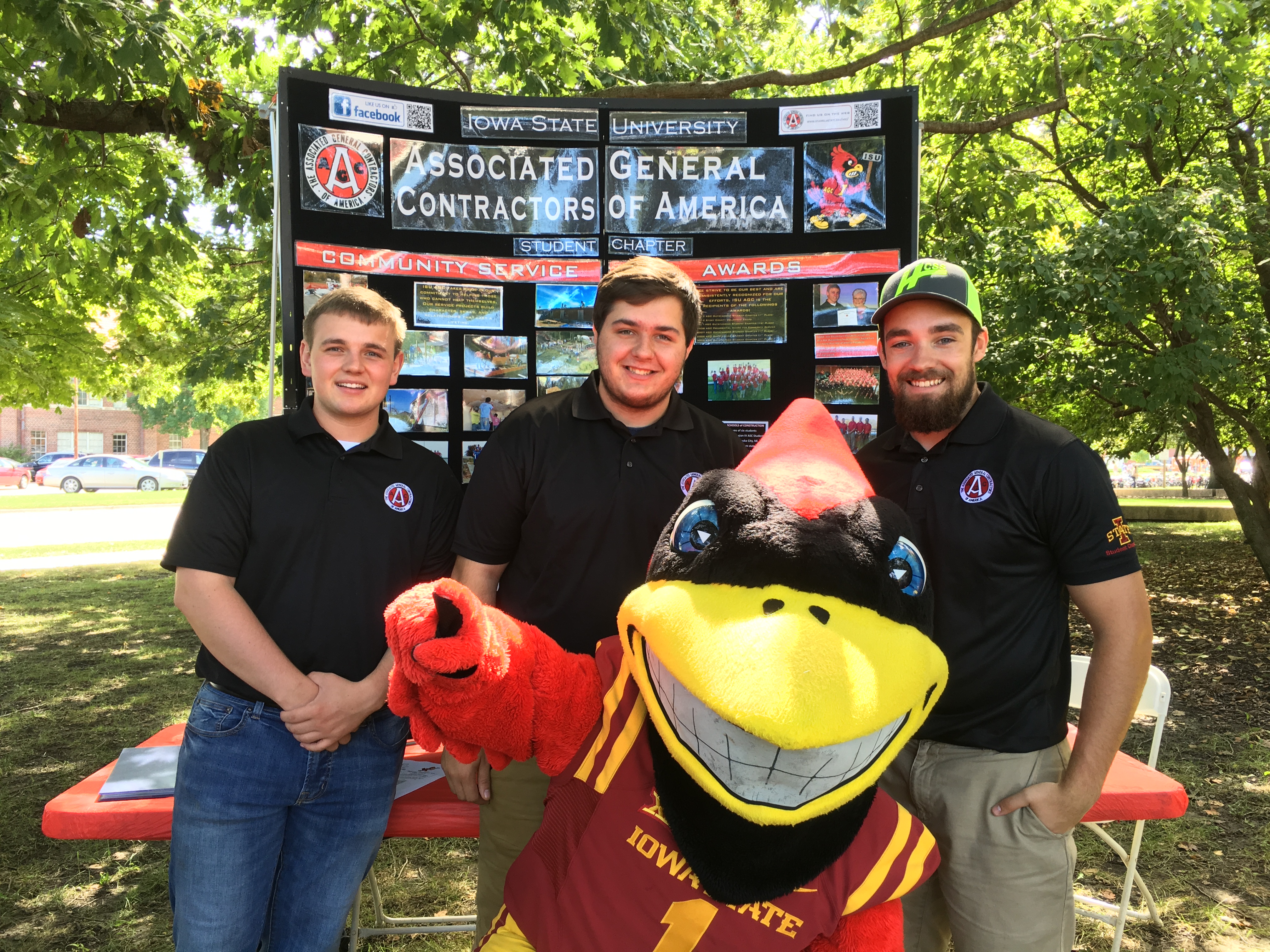 Associated General Contractors (AGC) grabs a picture with ISU mascot Cy (Photo by Larry Cormicle)