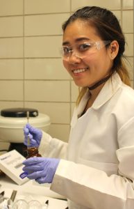 Mai Doan in lab