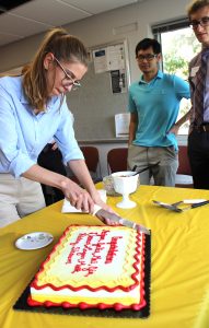 Merjem Mededovic cutting cake