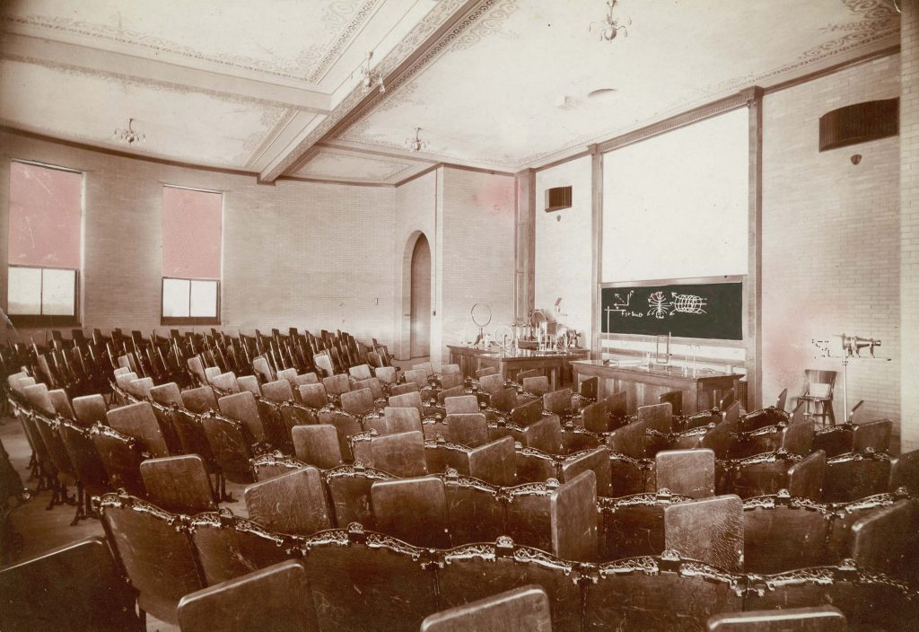 A black and white photo of an old Marston Hall lecture room.