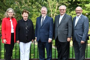 Alric Rothmayer with Vance and Arlene Coffman, College of Engineering Dean Sam Easterling and ISU President Wendy Wintersteen at Rothmayer medallion ceremony