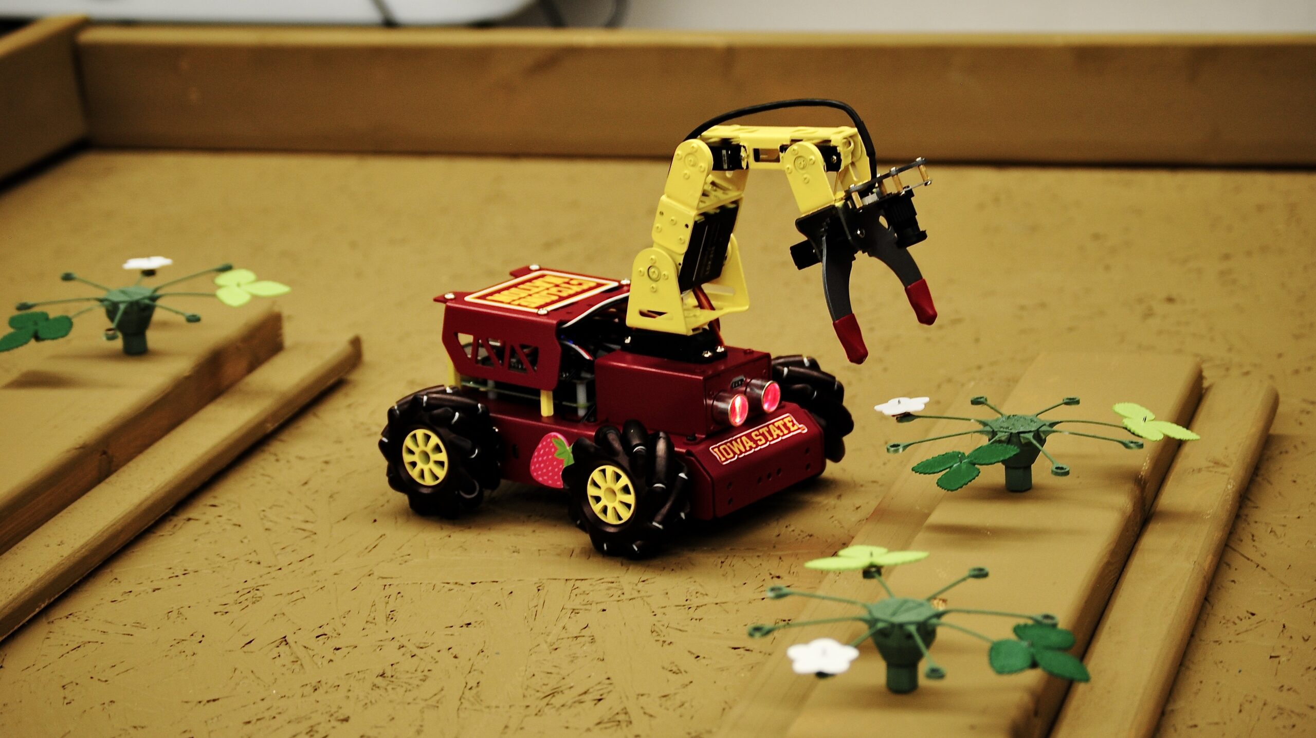 Little robot picking 3D printed leaves
