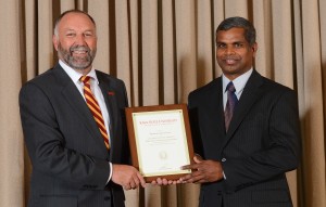 Dr. Govindarasu receives the ISU Award for Mid-Career Achievement in Research from ISU President Steven Leath